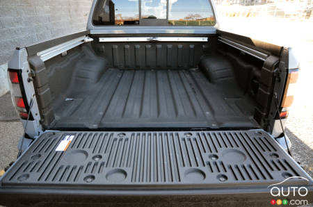 2022 Nissan Frontier PRO-4X, bed, tailgate